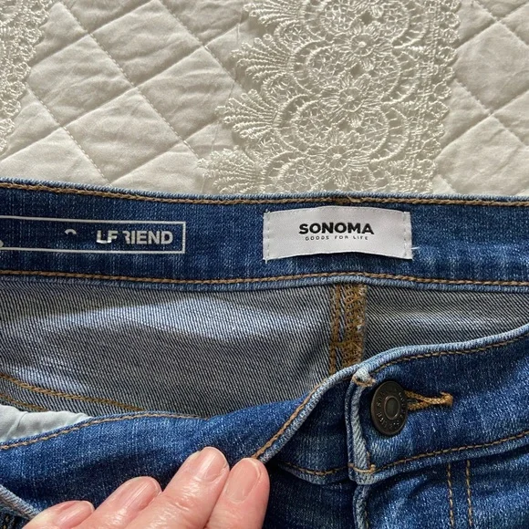 Sonoma Girlfriend Jeans Medium Wash Distressing and Holes Mid Rise Size 8 - Picture 3 of 13